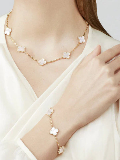 CLOVER | White Bracelet