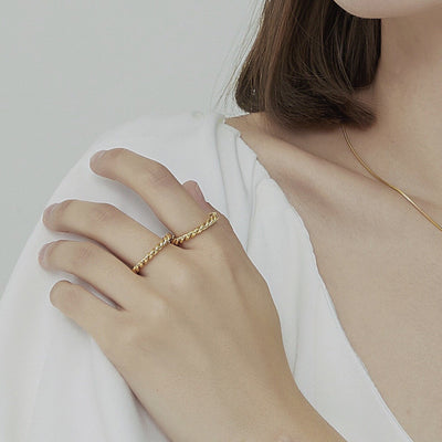 Melody Gold Twist Ring